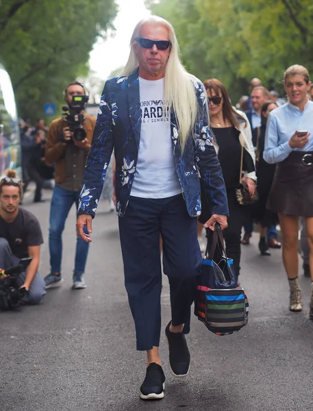 Fashion Blogger Street Style Outfit Prima Della Sfilata Armani Durante — Foto Stock