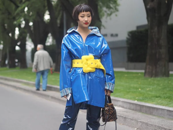 Modebloggerin Streetstyle Outfit Vor Der Armani Modenschau Während Der Mailänder — Stockfoto