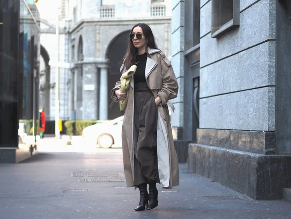 Mode Bloggare Street Style Outfit Före Filosofi Lorenzo Serafini Modevisning — Stockfoto