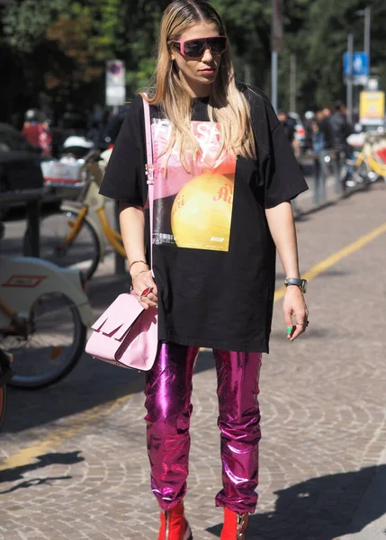 Fashion Blogger Streetstyle Outfit Nach Der Msgm Modenschau Bei Milano — Stockfoto