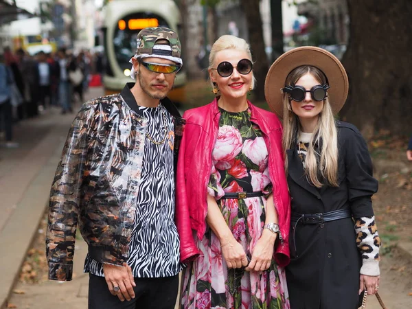 Divat Bloggerek Street Style Ruhák Dolce Gabbana Divatbemutató Előtt Milánóban — Stock Fotó