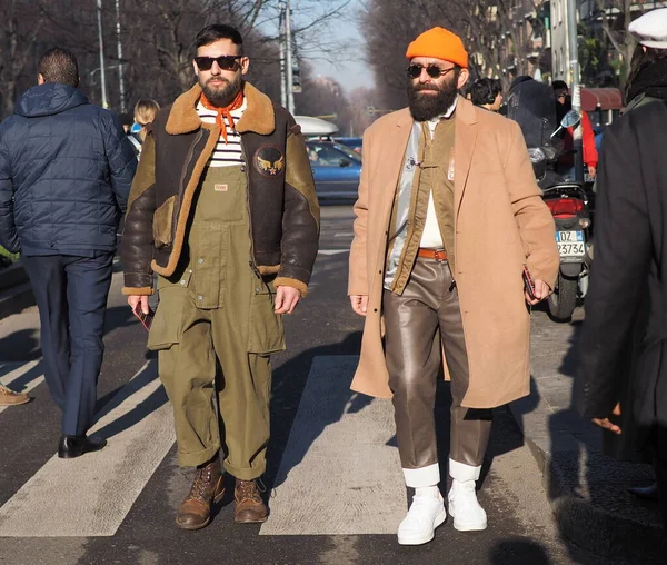 Módní Bloggeři Street Style Oblečení Před Módní Přehlídkou Armani Během — Stock fotografie