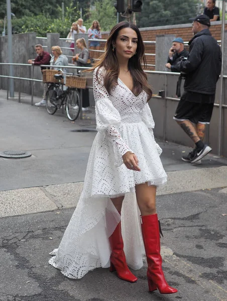 Modebloggerin Streetstyle Outfit Vor Der Modenschau Von Laura Biagiotti Während — Stockfoto