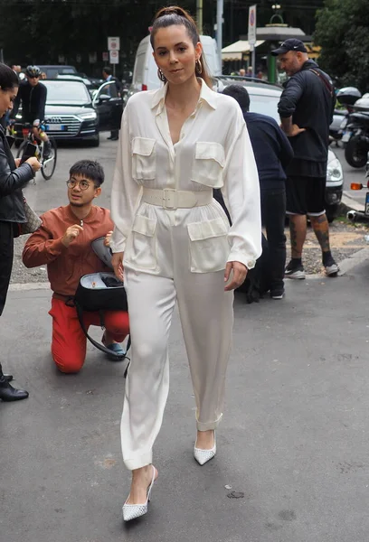 Módní Blogger Street Style Outfit Před Laura Biagiotti Módní Přehlídka — Stock fotografie