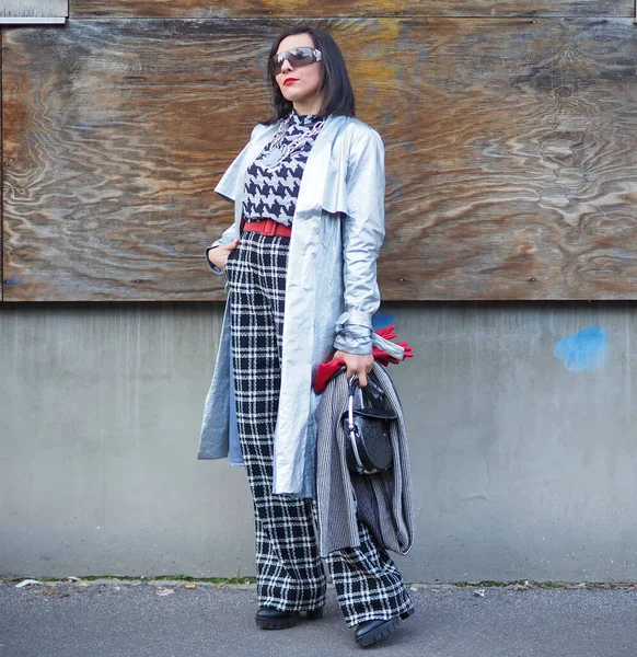 Moda Blogger Street Style Outfit Antes Marni Desfile Moda Durante — Fotografia de Stock
