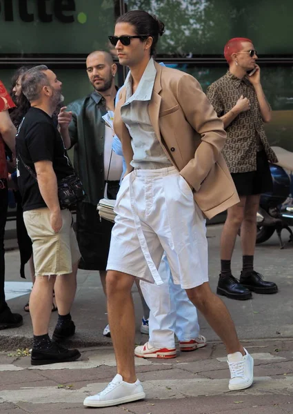 Marc Forne Streetstyle Outfit Nach Der Armani Modenschau Während Der — Stockfoto