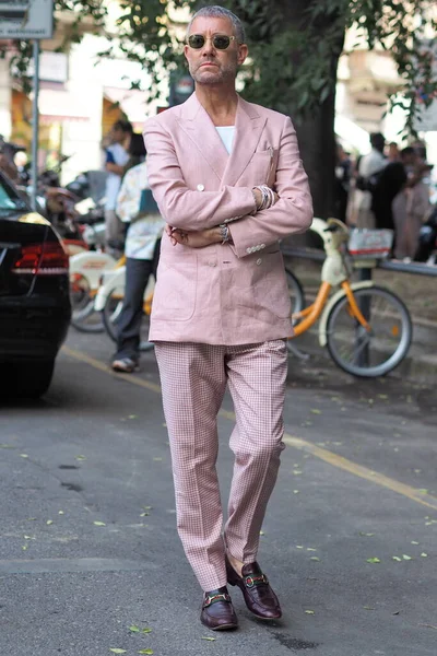 Mode Bloggare Street Style Outfit Före Armani Modevisning Milano Fashion — Stockfoto