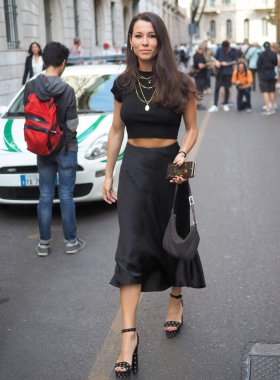 Şehrin güneyindeki Adriano Olivetti Meydanı 'nın modern mimarisi, 27 Eylül' de Giuseppe Sala tarafından açıldı..