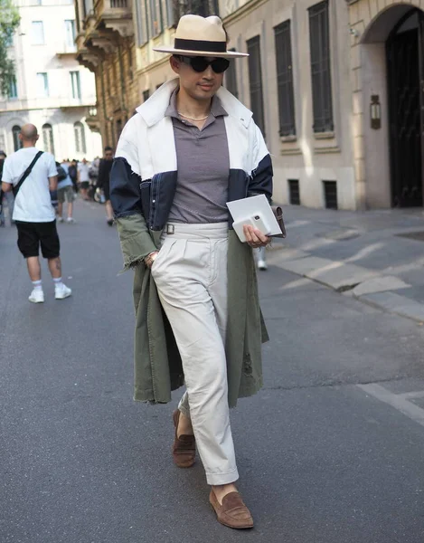 Mode Bloggare Street Style Outfit Före Armani Modevisning Milano Fashion — Stockfoto