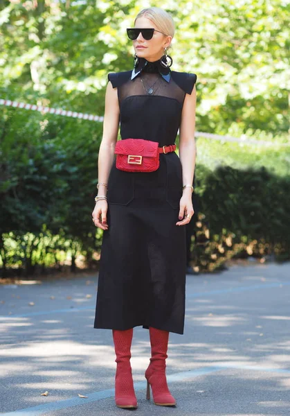 Fashion Blogger Caroline Daur Street Style Outfit Módní Přehlídce Fendi — Stock fotografie