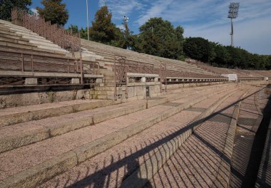  Arena Civica - 1807 yılında İtalya 'nın Milano kentinde açılan çok amaçlı stadyum. Neoklasik mimarinin en önemli örneklerinden biri. Lombardy, İtalya.