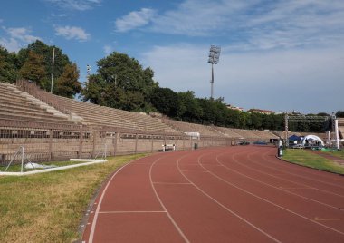  Arena Civica - 1807 yılında İtalya 'nın Milano kentinde açılan çok amaçlı stadyum. Neoklasik mimarinin en önemli örneklerinden biri. Lombardy, İtalya.