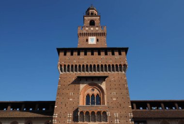  Milan, İtalya Castello Sforzesco - Sforzesco Kalesi Torre del Filarete görünümü.