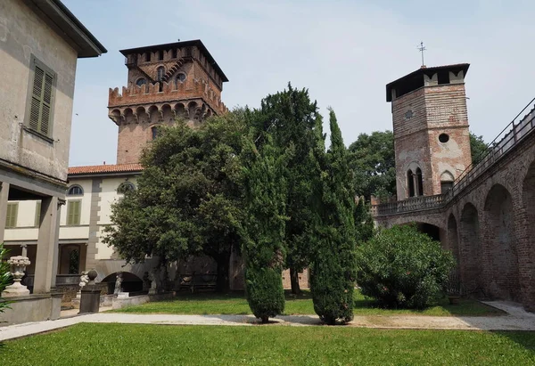 Средневековый Замок Висконти Ургнано Провинции Бергамо Двор Башня Статуя — стоковое фото