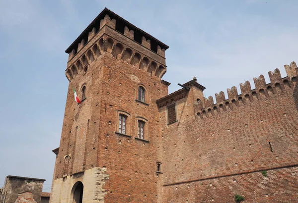 Middeleeuws Visconti Kasteel Van Urgnano Provincie Bergamo Binnenplaats Toren Standbeeld — Stockfoto