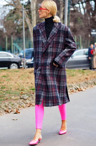 Mode Bloggare Street Style Outfit Före Filosofi Lorenzo Serafini Modevisning — Stockfoto