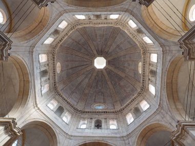 Pavia Duomo 'daki çatının mimarisi ve mimarisi (Pavia Katedrali), Lombardiya, İtalya.