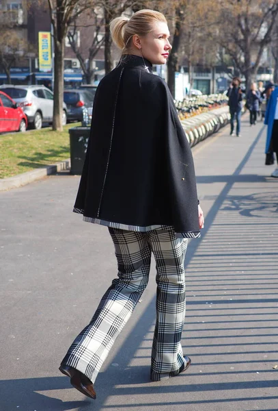 Moda Blogger Street Style Outfit Antes Del Desfile Moda Fendi —  Fotos de Stock