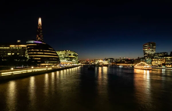 ロンドンの風景上のタミギ夜 — ストック写真