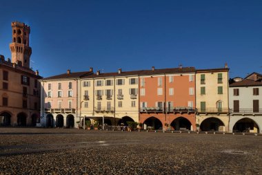 Vercelli, Piedmont, İtalya 'daki Cavour Meydanı.