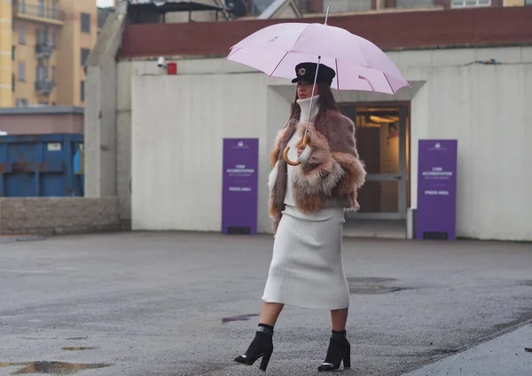 Fashionabla Kvinna Street Style Outfit Före Les Copins Modevisning Milan — Stockfoto
