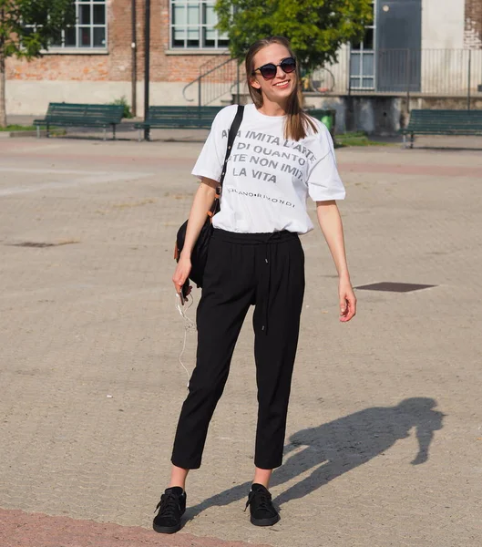 Young Fashion Week Model Posing Photographers Aquilano Rimondi Fashion Show — Stock Photo, Image