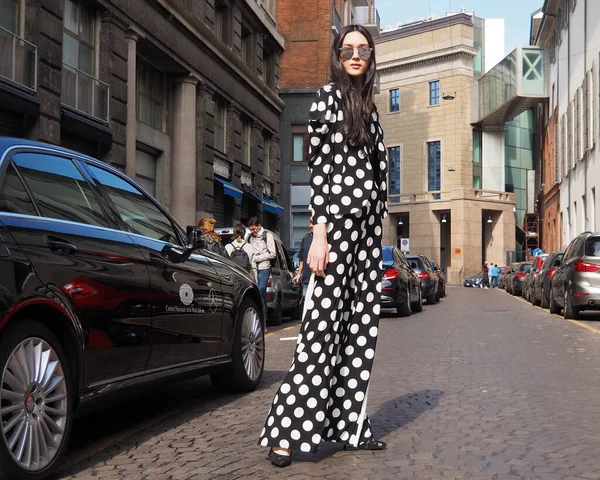 Fashionable Woman Posing Photographers Street Antonio Marras Fashion Show Milan — Foto de Stock