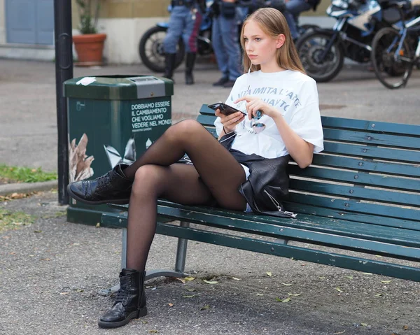 Young Fashion Week Model Posing Photographers Aquilano Rimondi Fashion Show — Foto de Stock