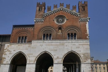  Piazza dei Cavalli Piacenza 'daki Gotik saray, Emilia Romagna, İtalya.