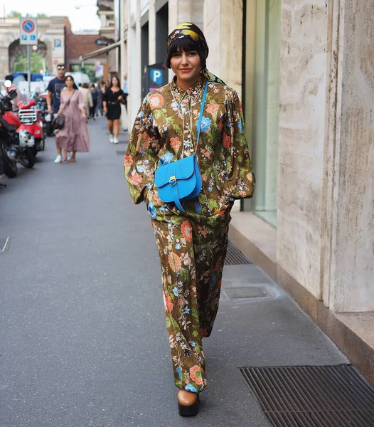 Moda Blogger Street Style Outfit Antes Peter Pilotto Desfile Moda — Foto de Stock