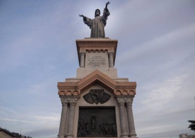 Arnaldo heykeli, Brescia, Lombardy, İtalya