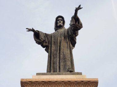 Arnaldo heykeli, Brescia, Lombardy, İtalya