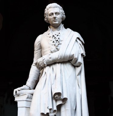 Filozof, ekonomist ve tarihçi Pietro Verri heykeli