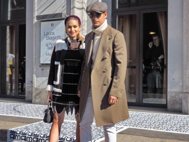 Milano moda haftasında Laura Biagiotti defilesinden sonra moda blogcusu sokak tarzı kıyafet. Güz / Kış 2020