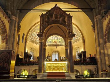 Sant 'Ambrogio Bazilikası, Milano' daki en eski kiliselerden biri. Milan 'ın koruyucu azizi
