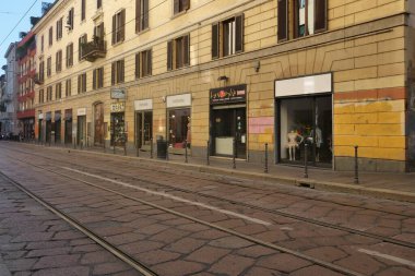  Hafta içi Naviglio Grande bölgesinde Milano şehir manzarası.