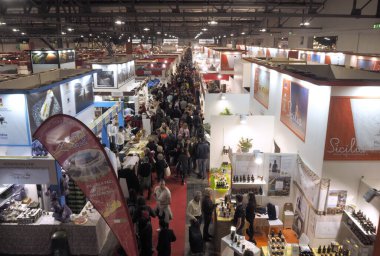  Sanatçılar Milan, İtalya 'da fuar fuarı 