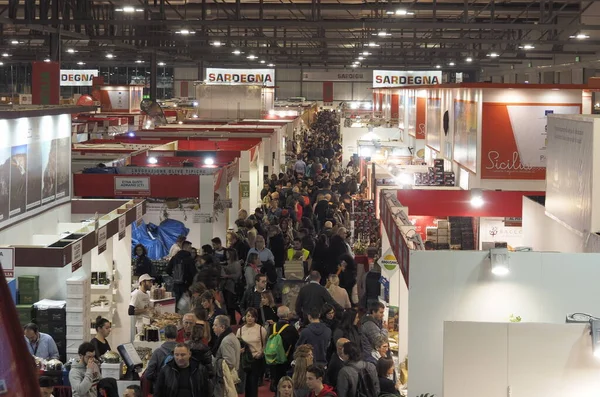  Sanatçılar Milan, İtalya 'da fuar fuarı 