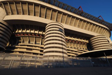 Stadio Giuseppe Meazza, İtalya 'nın Milano kentinde bulunan Milano şehrinde bulunan bir futbol stadyumu.
