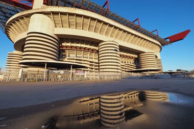Stadio Giuseppe Meazza, İtalya 'nın Milano kentinde bulunan Milano şehrinde bulunan bir futbol stadyumu.