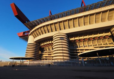 Stadio Giuseppe Meazza, İtalya 'nın Milano kentinde bulunan Milano şehrinde bulunan bir futbol stadyumu.