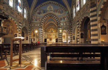 Sant 'Eufemia' nın iç kilisesi 16. yüzyıldan, neo-Romanesk ve neo-gotik tarzda inşa edilmiştir. Lombardiya.