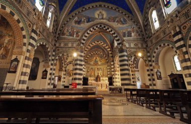 Sant 'Eufemia' nın iç kilisesi 16. yüzyıldan, neo-Romanesk ve neo-gotik tarzda inşa edilmiştir. Lombardiya.