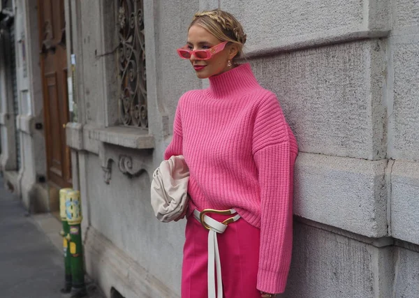 Moda blogcusu Leonie Hanne sokak tarzı kıyafet Milan moda haftası / Yaz aylarında Boss defilesinden önce
