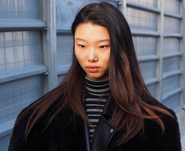 Moda blogcusu sokak tarzı kıyafet DSquared defilesinden önce, Milano moda haftasında / kış koleksiyonlarında