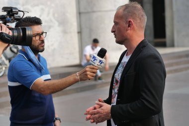  25 Haziran 'da Brescia, Lombardy, İtalya' da VIttoria Meydanı 'nda okul protestosu