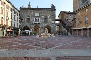   Dünyadaki en çok salgının vurduğu şehir olan Bergamo Alta, turizm şehri ve tarihi köy krizde: turistler olmadan.