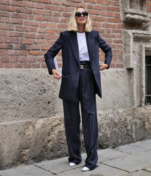 Moda blogcusu Candela Pelizza sokak tarzı kıyafet Milan Moda Haftası 'nda Max Mara Moda Gösterisi sırasında / Kış 2020 / 2021 koleksiyonları.