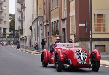 1000 mil, yıllık antika araba yarışı. Brescia 'nın ilk özel sahnesi..