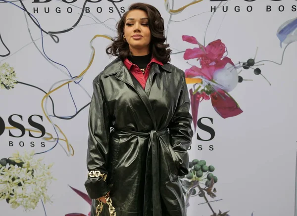 Hugo Boss defilesinde özel konuk Şirin David Milan Moda Haftası / Kış 2020 / 2021 koleksiyonları sırasında.